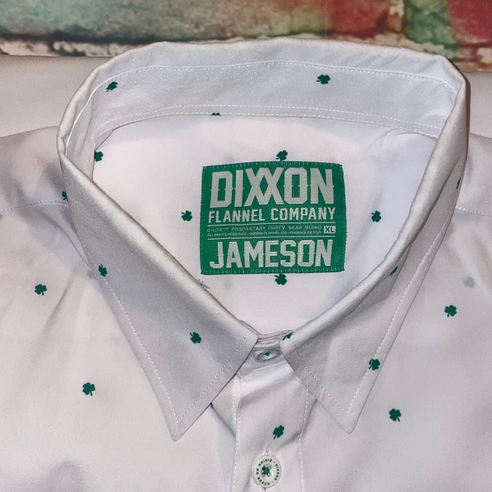 NWOT Dixxon The Jameson Short Sleeve Button Down